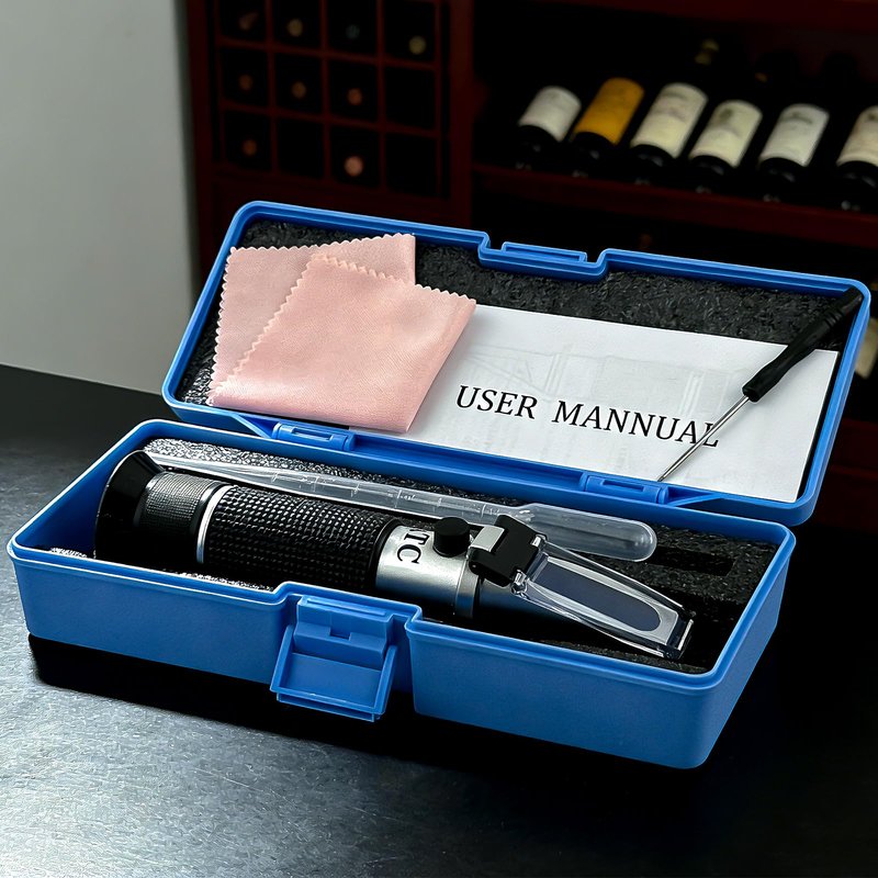 Buhobha Brix Refractometer with ATC, Dual Scale 1.000-1.130 SG & 0-32% Brix. High Precision, Ideal for Wine/Beer Brewing, Agriculture & lab use. Works as Alcohol & Honey Refractometer.