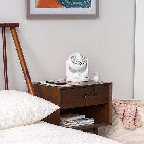 IRIS USA WOOZOO Desk Fan - Oscillating Air Circulator with 3 Speeds | 32ft Air Distance, Quiet 27db Motor, White