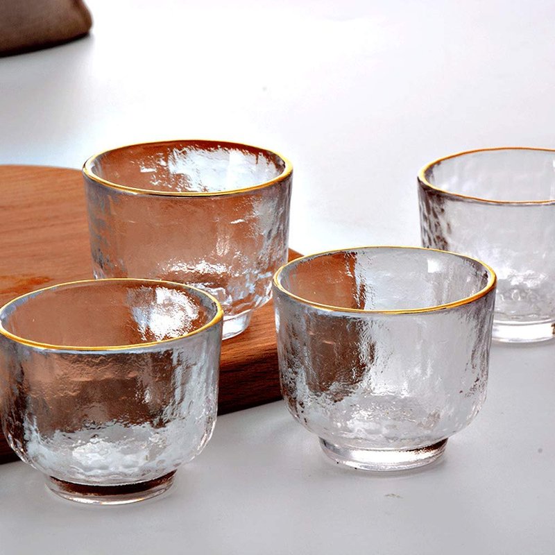 BOLLAER Sake Pot Set, Japanese Cold Sake Glasses, Clear Unique Trendy Floating Design, 1 Sake Carafe Bottle 1 Sake Tank and 4 Saki Cups for Cold/Warm/Hot Sake, Birthday Housewarming Gift Set