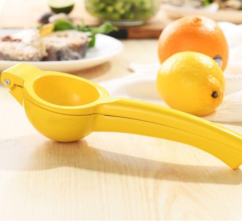 Y-ME Manual Juicer Citrus Lemon Squeezer, Fruit Juicer Lime Press Metal, Professional Hand Juicer Kitchen Tool(Yellow）