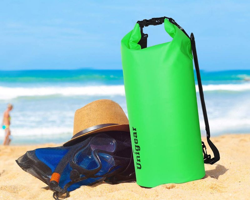 Unigear Dry Bag Waterproof, Floating and Lightweight Bags for Kayaking, Boating, Fishing, Swimming and Camping with Waterproof Phone Case (Green, 5L)