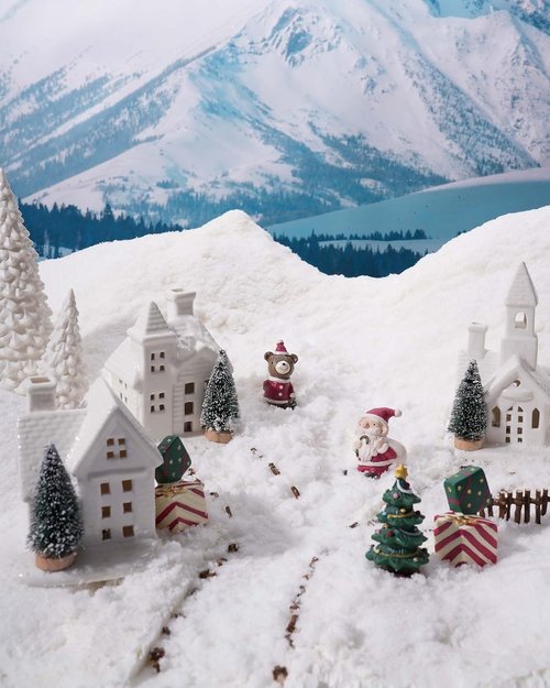 DN DECONATION Christmas Village Houses Set - 3 Ceramic Porcelain Decor with Frosted Trees | White Holiday Figurines