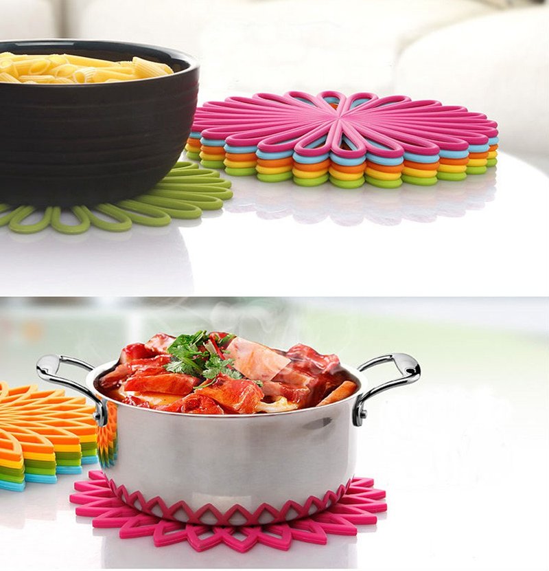 ME.FAN Silicone Trivet Mat - Kitchen Hot Pads for Pots & Dish - Insulated Teapot Trivet - Flexible, Durable, Non-Slip Large Coasters 3 Set Yellow