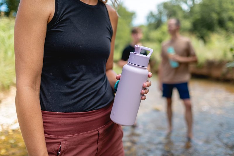 Simple Modern Water Bottle with Straw and Chug Lid Vacuum Insulated Stainless Steel Metal Thermos Bottles | Reusable Leak Proof BPA-Free Flask for Sports Gym | Summit Collection | 32oz, Sea Glass Sage