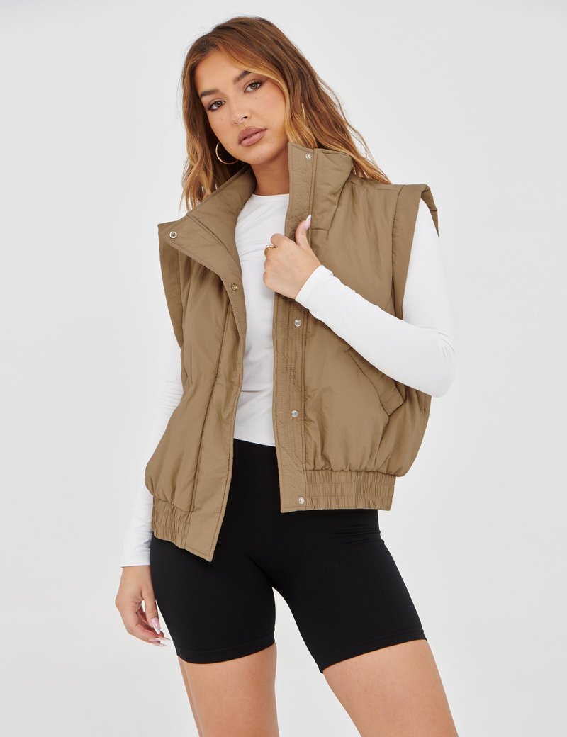 Lviefent Womens Puffer Vest Cropped Lightweight Button Down Quilted Vest Sleeveless Padded Gilet Coat with Pockets (Khaki-S)