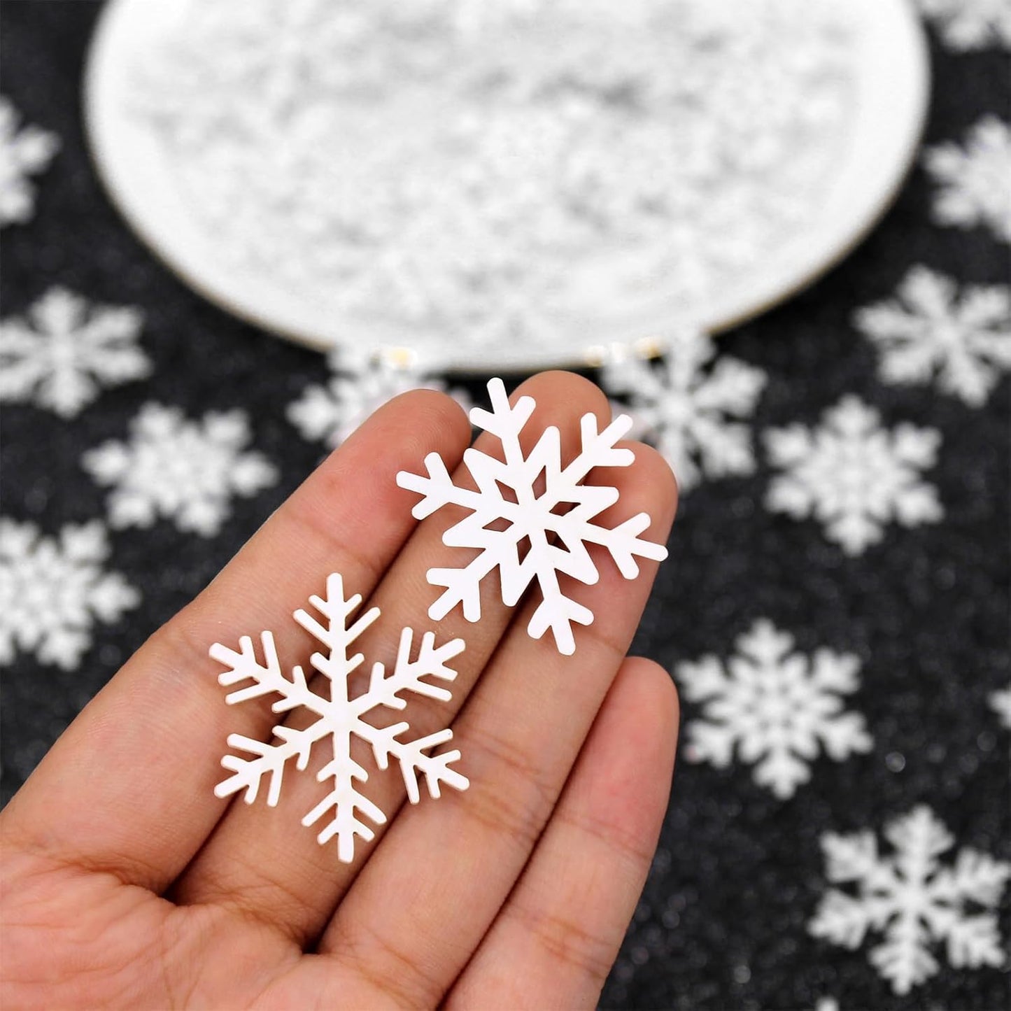 Skiennix 200PC White Snowflake Confetti - Perfect for Winter Wonderland Parties & Celebrations