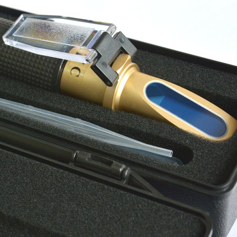 Dual Scale Brix Refractometer for Measuring Sugar Content in Food and Drink.