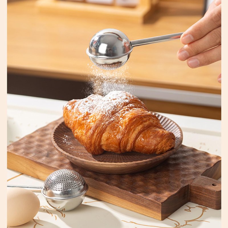 Powdered Sugar Shaker Duster Mini Sifter Flour Duster For Bread Baking With 18/8 304 Stainless Steel Spring Operated Handle For Sugar Flour And Spices