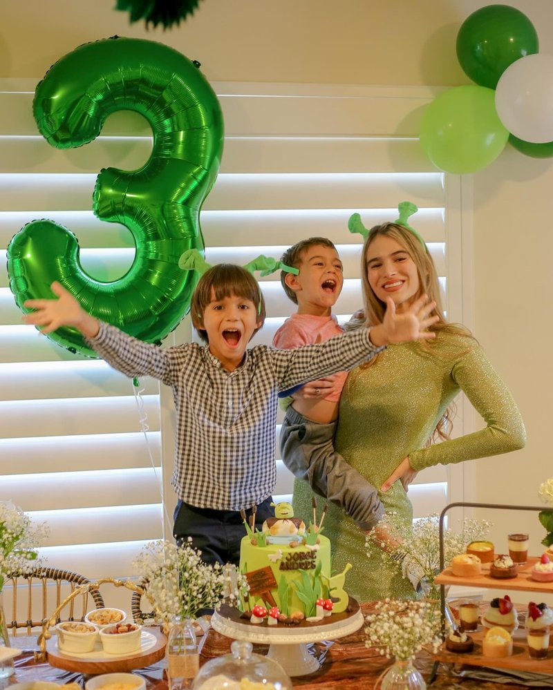 Green Number 18 Balloon 40 inch, 18 Number Balloons, 18th Green Birthday Decorations, 18 Year Old Girls Boys Party Supplies, St. Patrick's Day Games Theme Birthday Decorations