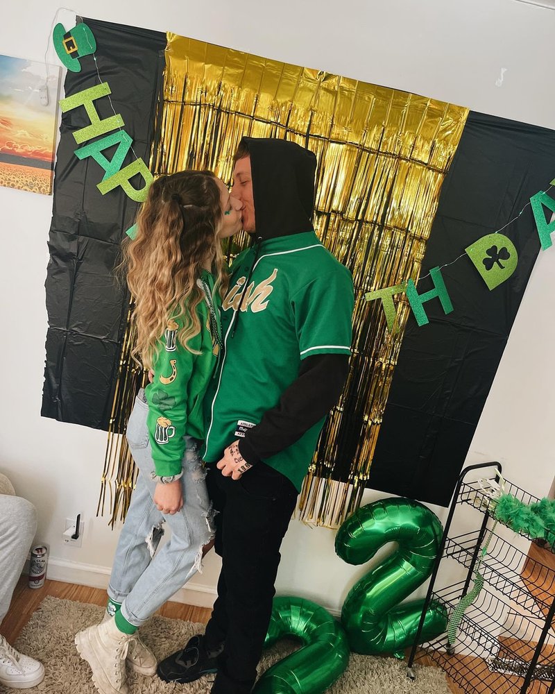 Green Number 18 Balloon 40 inch, 18 Number Balloons, 18th Green Birthday Decorations, 18 Year Old Girls Boys Party Supplies, St. Patrick's Day Games Theme Birthday Decorations