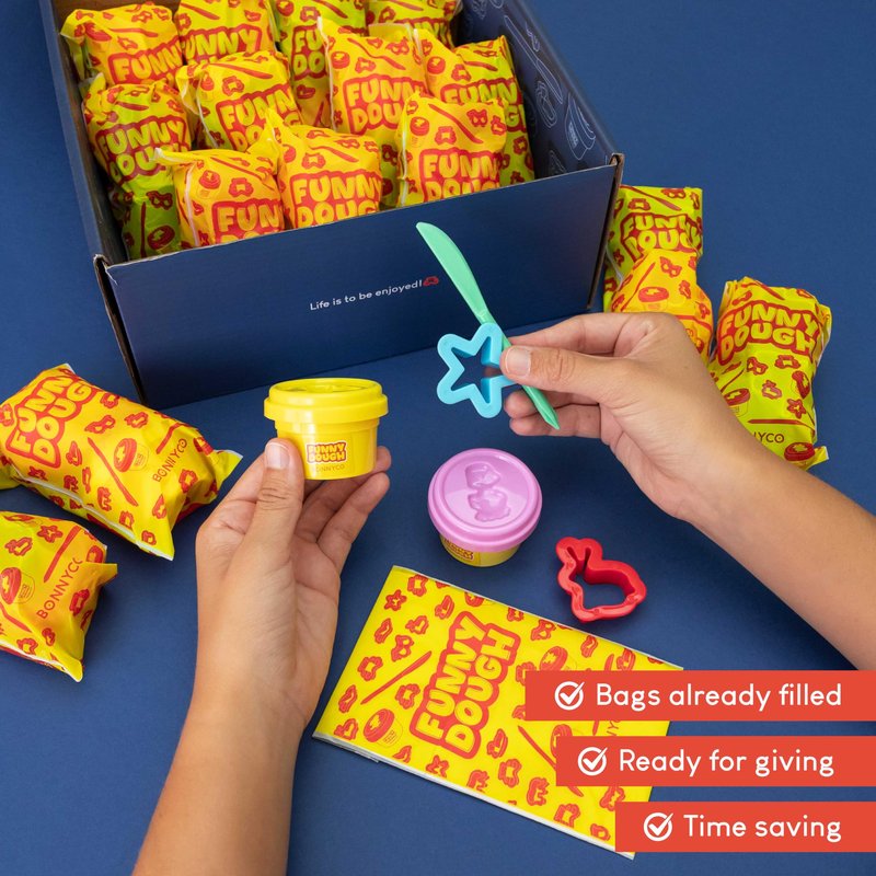 BONNYCO Play Dough Set with Molds and Goody Bags, Pack 16 Party Favors for Kids Age 3-9. Bulk Gifts, Kids Toys, Mini Birthday Games, Stocking Stuffers, Arts and Crafts Kit for Classroom