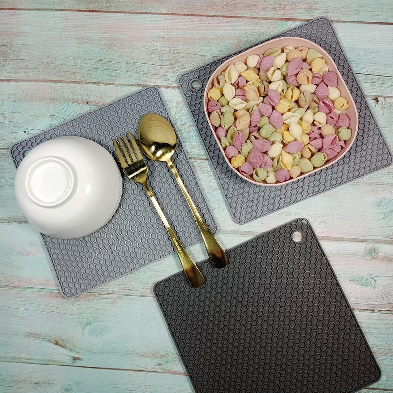 Hotsyang Silicone Trivets Mats Set, Hot Pads and Trivets for Hot Dishes, Pots and Pans, Black Silicone Hot Pads for Kitchen Table, Square Trivet Mat Set of 4